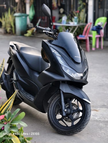 I need to sell Honda PCX 125cc japen Kh ឆ្នាំ2022 ផ្លាកលេខកណ្ដាល ម៉ូតូនៅស្អាតទឹកថ្នាំងស្រុីន