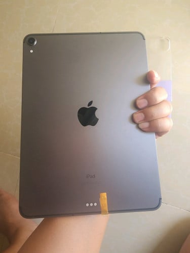 iPad Pro 11” 2018 ស៊ីន 64GB Sim and Wifi Code: LL/A