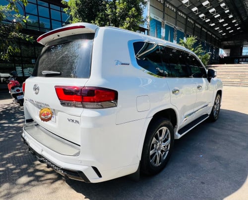 LANDCRISER 08 up 2025 full option រំលោះសុទ្ធបាន