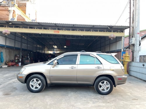 RX 300 ឆ្នាំ 2002 ឡានស្អាត គ្រឿងក្នុងថ្មី មិនបុកមិនប៉ះ មុខក្រោយស្អាត