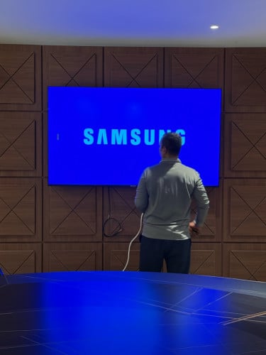 Samsung smart TV 80 inch UHD 4k