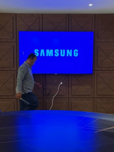 Samsung smart TV 80 inch UHD 4k