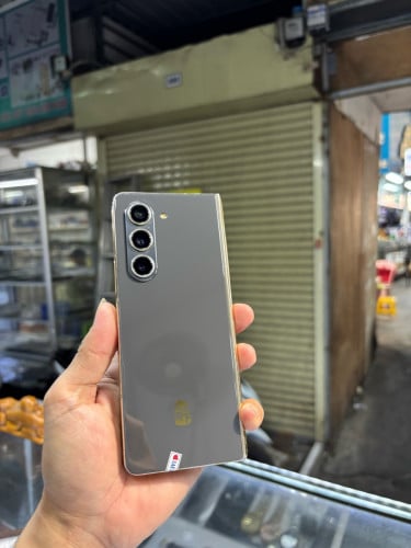 Samsung w24 1TB Ram16G Sim2 CH ម៉ាសុីនស្រុីន ខូចអេក្រង់ក្នុង ស្ទើរតួរ