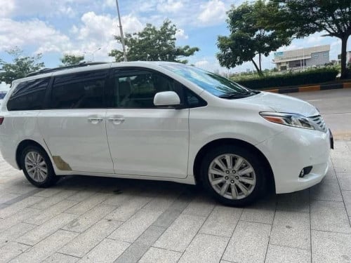 Sienna 011 V6 P1 Limited Foll អូតូទ្វា3ធានាឡានថ្មីលក់ប្រញាប់លុយប្រើលក្ខណះគ្រួសារ