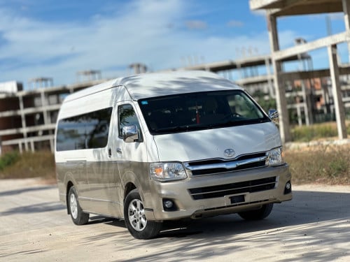 TOYOTA HIACE FULL OPTION