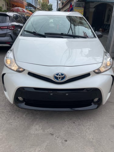 TOYOTA PIRUS V 2015