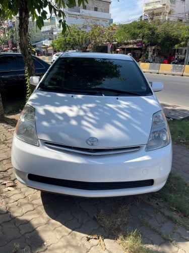 Toyota Prius 2009 half full