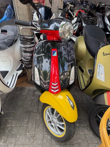 Vespa Mickey mouse Edition ស្លាកលេខ