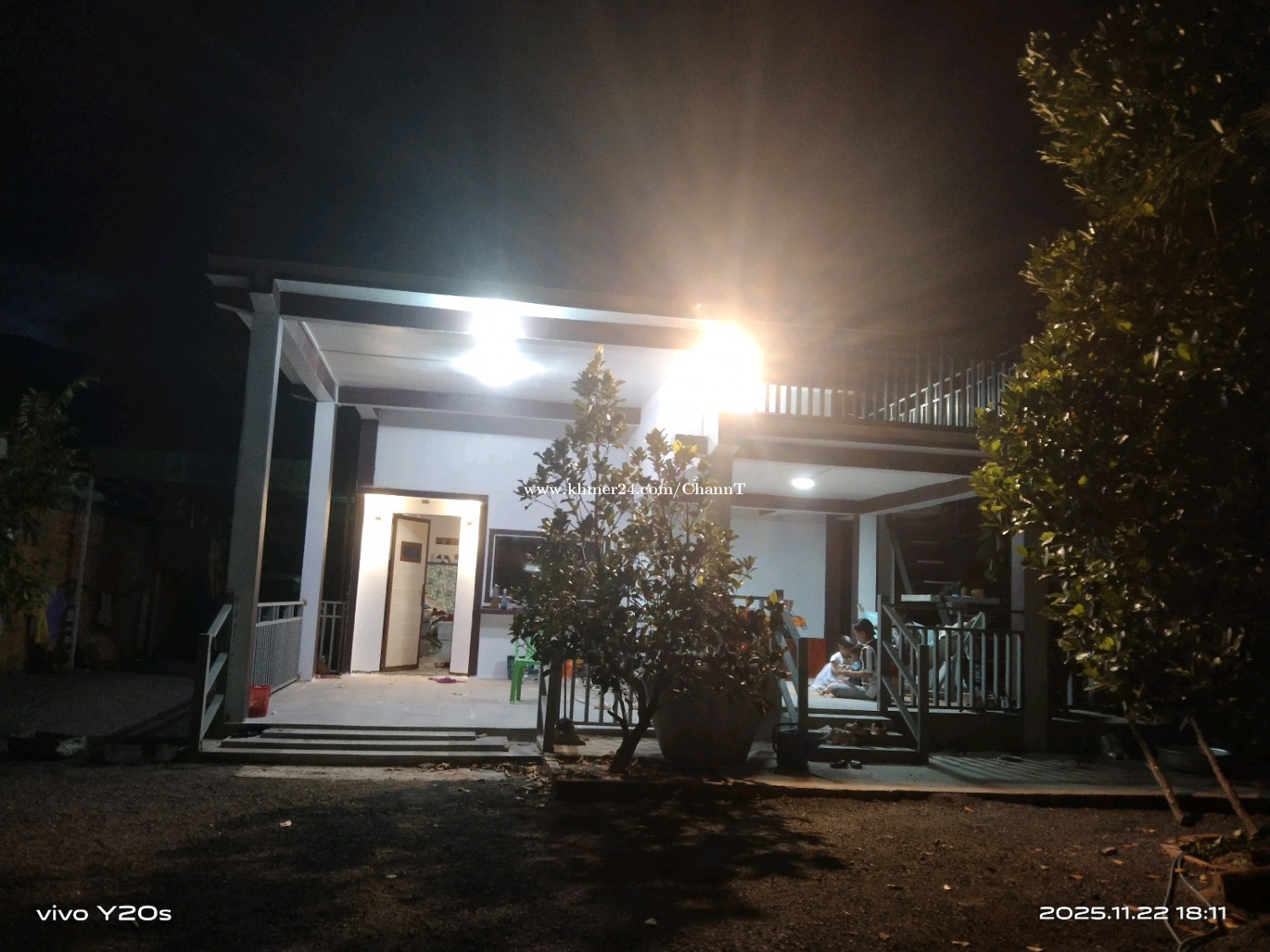 ដីនិងផ្ទះលក់ដីទំហ៊ុំ12*70 ផ្ទះ6.5*20 ប្លង់សេ2សន្លឹកមុខ