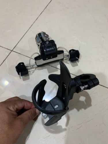 ជើងទូរសព្ទ័ នឹង ជើងដាក់ដបទឹក សំរាប់ ម៉ូតូ