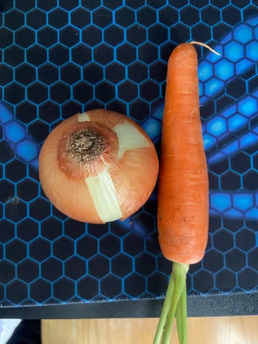 ការ៉ុត១ នឹង ខ្ទឹមបារាំង១