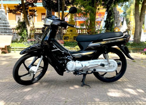 លក់សង់014 Up 022 ម៉ាសុីនតាន់ 1300$ ចរចារ