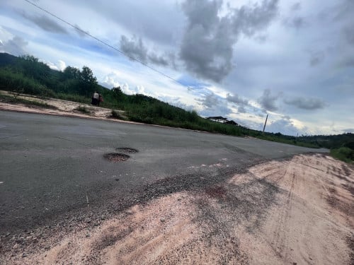 ដីលក់ នៅកែវផុស 6គីឡូម៉ែត ពី ផែឧកញ៉ាម៉ុងរិទ្ធី