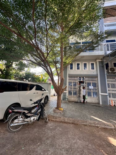 ផ្ទះលក់បន្ទាន់ 77000$ចរចារបាន ត្រូវការលក់បន្ទាន់លក់ខាតច្រើន