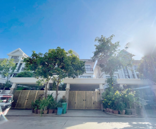 វីឡាភ្លោះ A សម្រាប់ជួល | Villa Twin A for Rent