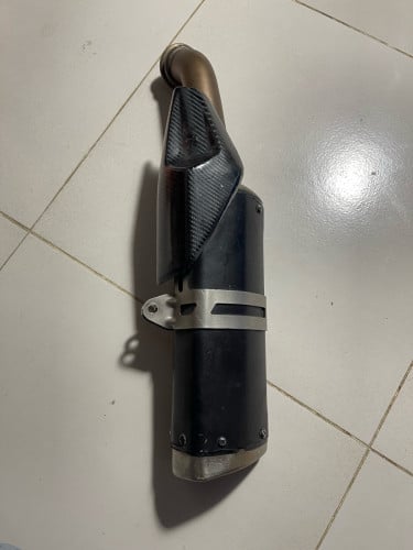 លក់សុីមាំងហ្សុីន Duke390 នឹងកញ្ចក់