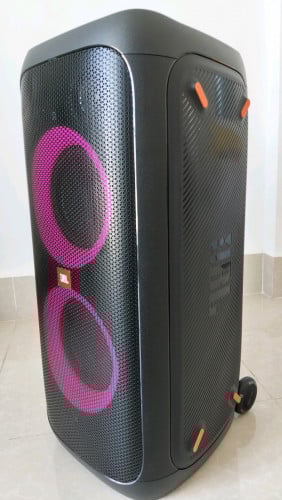 បាស់លក់ jbl party box 310 នៅស្អាត97%