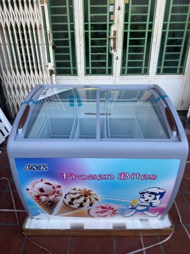 ទូការ៉េម LSK ថ្មីកេស ខ្នាត ១ម៉ x 87 x 69 ធានា២ឆ្នាំ