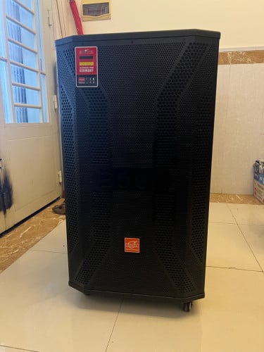 ធុងបាស់ប្រើផ្ទាល់ ទំហំ៥តឹក  នៅថ្មីមិនដែលជួសជុល លក់ធូរៗ ។