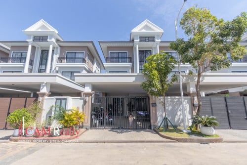 5 Bedrooms Twin B Villa For Sale In Borey Peng Huoth Beoung Snor