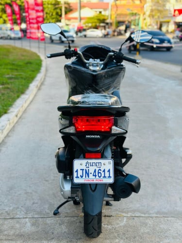 Honda PCX 016 ជប៉ុនសុទ្ធ125cc ម៉ាសុីនតាន់ហាប់នែនស្ងាត់ជិះស្រួលស្ទុះមិនលាន់មិនហុយមានពន្ធកាតគ្រឺហ្សីន