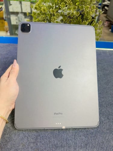 iPad Pro M2 -12.9” -128GB Sim+ WiFi  ស្អាត 99.99%