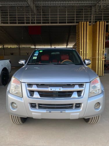 ISUZU D-MAX 2012 ឆ្វេងហ្សុីន