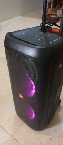 jbl party box 310 នៅសានុំថ្មកាន់សំលេងណែន 269$  វៃដូរបាន