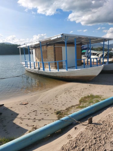 Large house boat fully refurbished