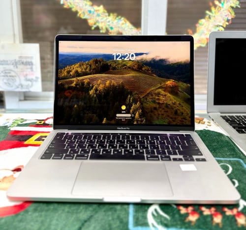 MacBook Pro 2020 ទំហំផ្ទុក (256G) Ram16G Touch Bar 3 Ports តួស្អាត 98%