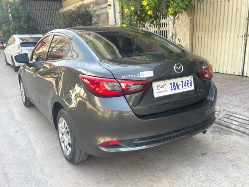 Mazda 2 year 2024 Full option ពណ៌ប្រផេៈ