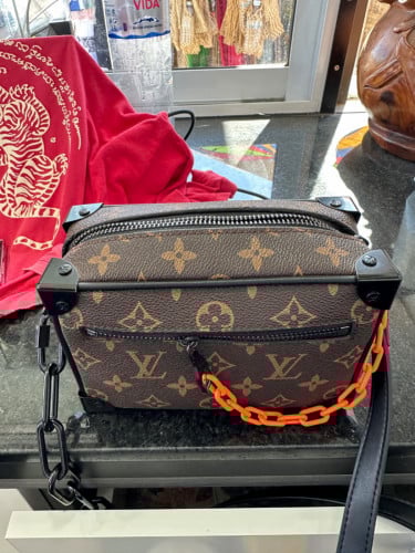 Resale ស្បែក