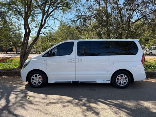 Starex ឆ្នាំ 2009 ហាស់ហ្វូល