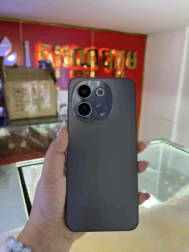 Tecno spark 30 5G ram8G+5G/256G sim2 ស្អាត99%