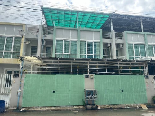 ផ្ទះលក់បន្ទាន់ម្ចាស់ផ្ទះប្រញាប់ទៅក្រៅប្រទេស