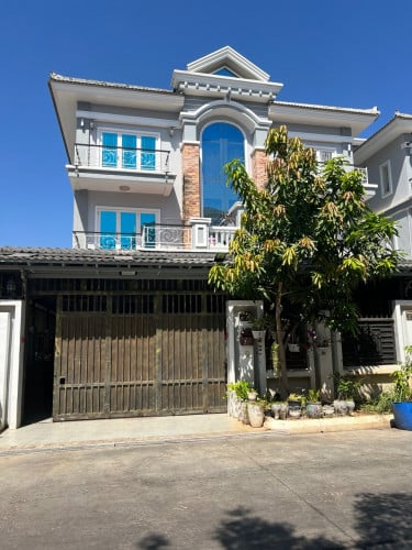 ផ្ទះវីឡាភ្លោះកែងលក់ បុរីវិមានភ្នំពេញ598 គំរោងទី8