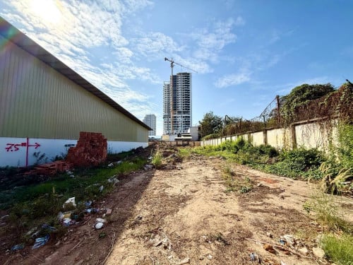 ដីជួល ៖ ជាប់ផ្លូវម៉ុងឬទ្ធី, សង្កាត់ភ្នំពេញថ្មី, ខណ្ឌសែនសុខ, រាជធានីភ្នំពេញ