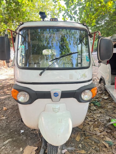 ត្រូវការលក់កង់បី អុីតាលី ឆ្នាំ១៨ មួយគ្រឿង