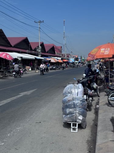 ដីលក់ នៅក្រោយផ្សាទ្រា ស្រុកព្រះស្តេច ខេត្តព្រៃវែង