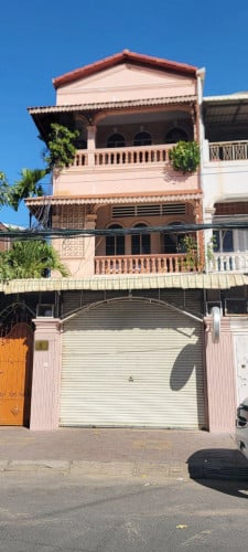 ផ្ទះជាន់ផ្ទាល់ដីសម្រាប់ជួលទីតាំងល្អនៅដូនពេញ