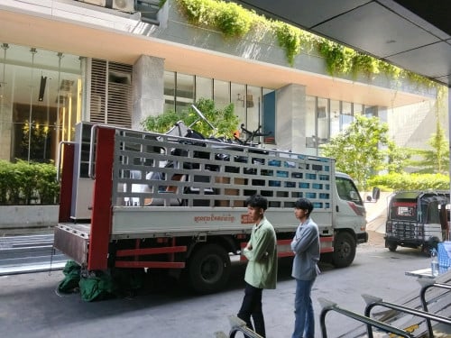 ឡានជួលដឹកអីវ៉ាន់