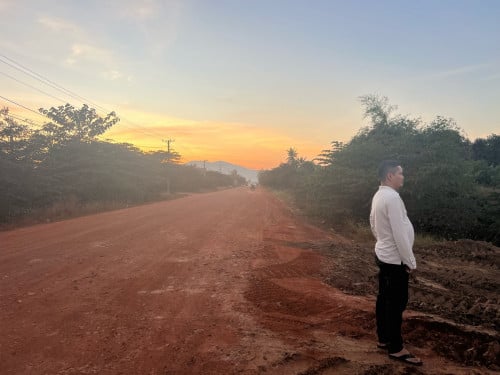 ដីជាប់រោងចក្រ នៅលើផ្លូវជាតិ143