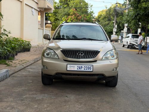 ឡានលក់ឆ្នាំ2004 ពាក់កណ្ដាលហ្វូវ18500