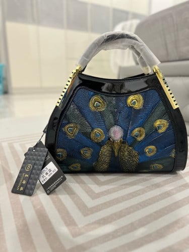 កាបូបមនុស្សស្រី​ ថ្មី $35