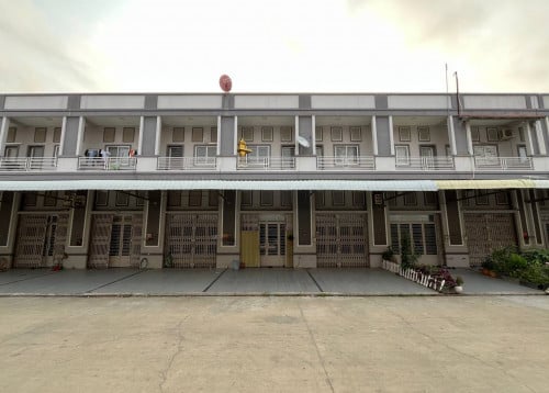 ផ្ទះល្វែង លក់បន្ទាន់ - នៅសង្កាត់ព្រៃសរ - $90,000