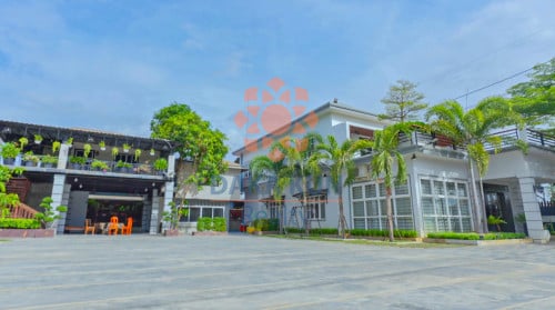 ផ្ទះលក់នៅលើផ្លូវកែងបេតុងក្នុងក្រុងសៀមរាប/House for Sale in Siem Reap City