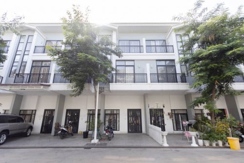 វីឡាកូនកាត់ LV សម្រាប់លក់ | Link Villa LV For Sale