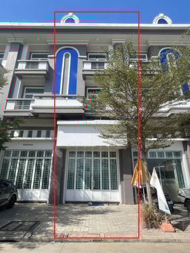 ផ្ទះល្វែងសម្រាប់ជួលនៅបុរី រុងរឿង ក្នុងតំបន់OCIC   (មានសម្ភារះ)