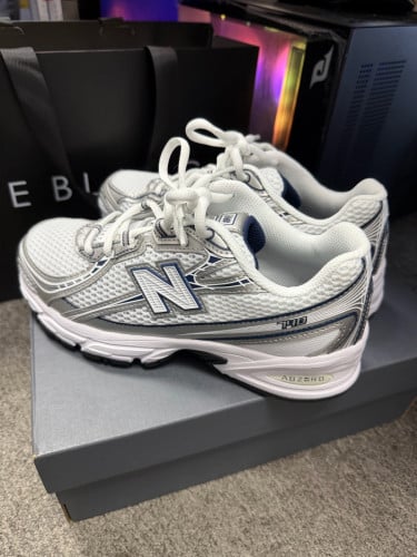 ស្បែកជើងថ្មីទិញមកអត់ត្រូវទំហំជើង (size 37)