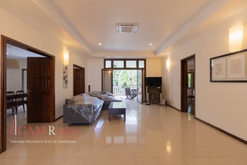 2 Bedroom Renovated Apartment | Srah Chak